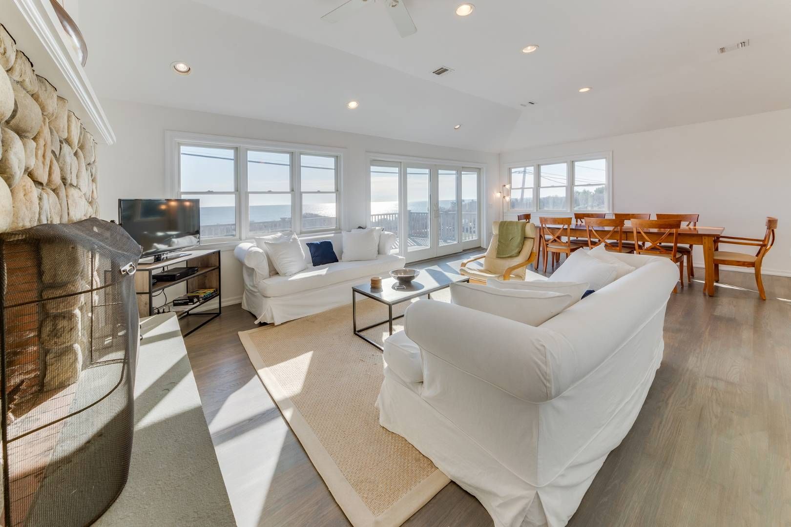  Open Living Area w/ Ocean Views