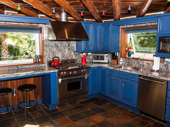 Wolf Range/Granite Kitchen 