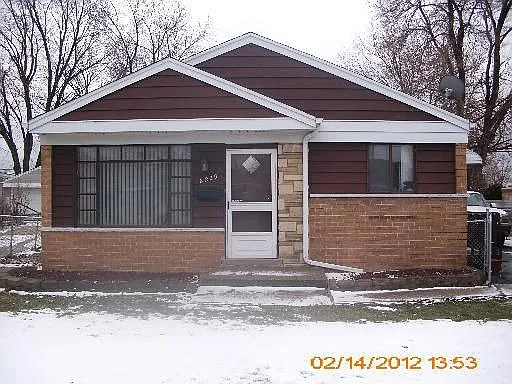 8229 S Kilbourn Ave photo 1