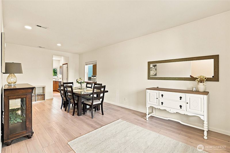 5th image of 5628 116th Street NE