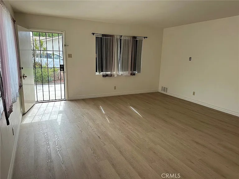 6237 Oak Ave — Photo 3