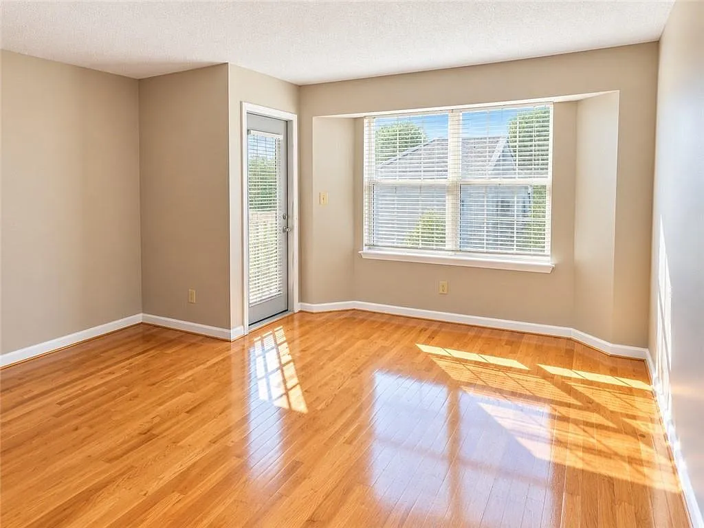1 bed, 1.0 bath, 690 sqft, $1,795 — Photo 2
