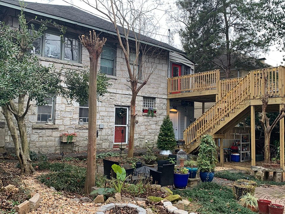 Enjoy the garden courtyard!