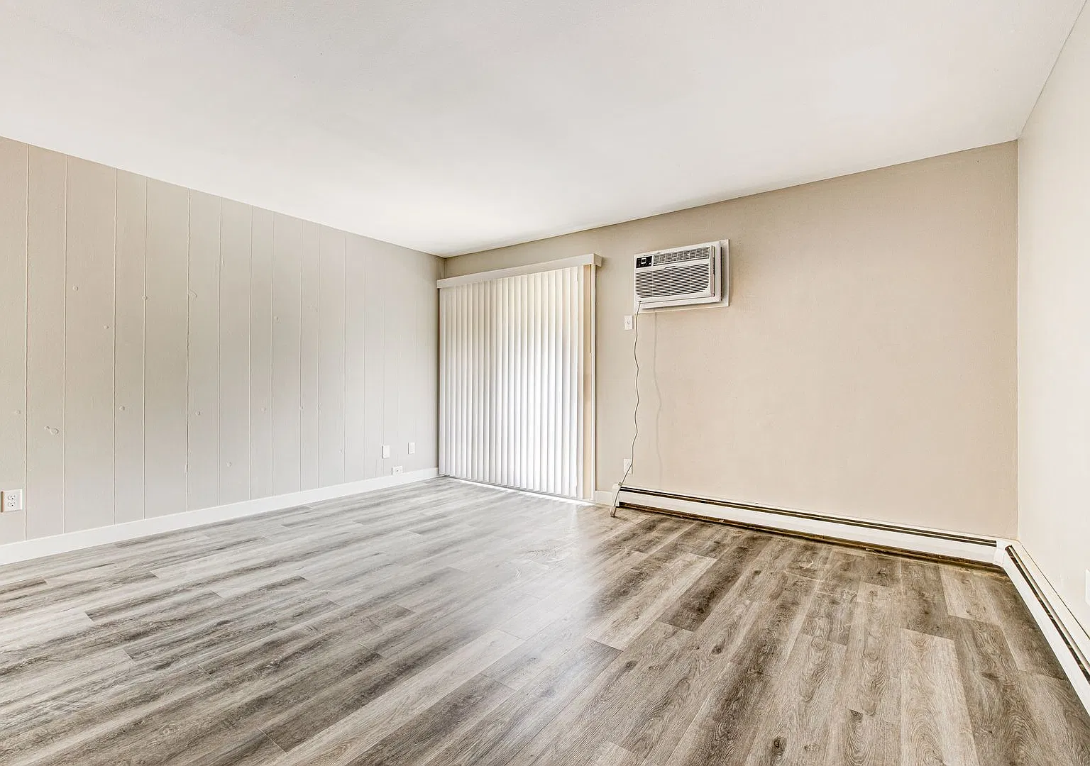 320-324 Tyrrell Ct — Photo 3