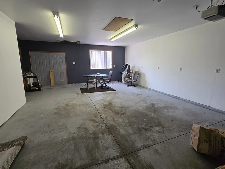 2340 Morton Ave — Photo 31