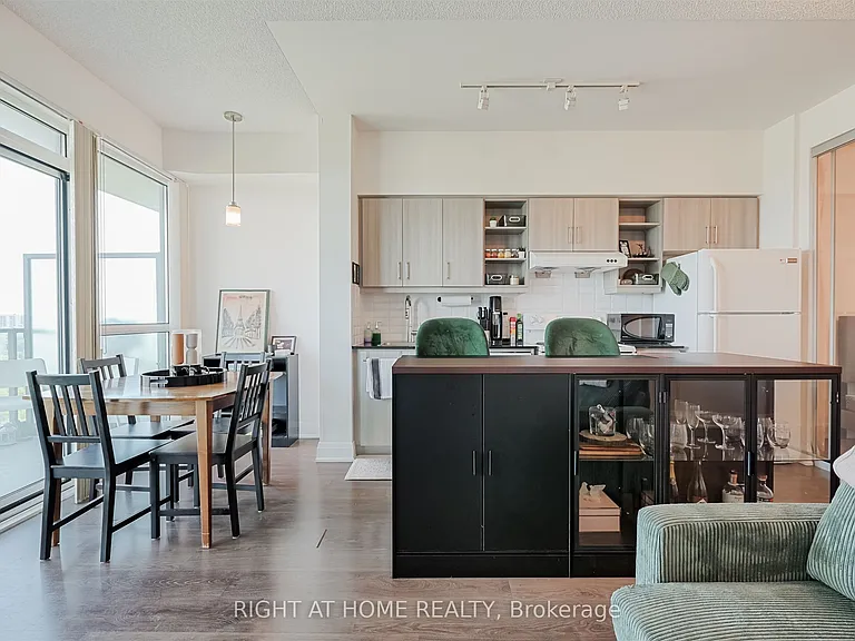 160 Vanderhoof Ave #1018 — Photo 1