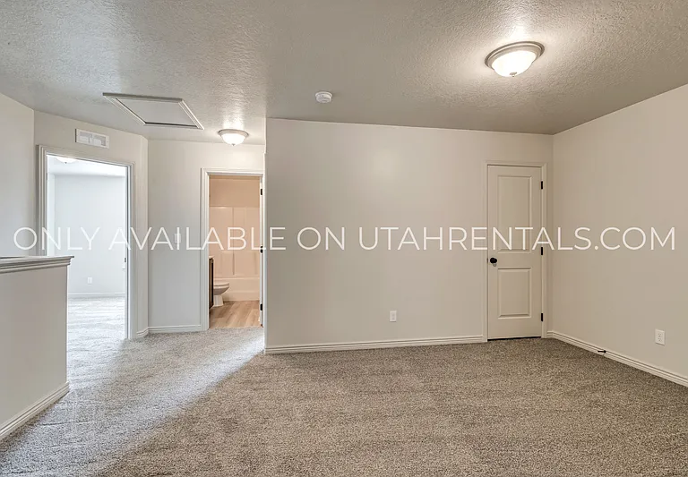793 N 2560 E — Photo 16