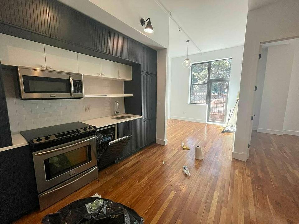 1st image of 179 Bainbridge St #109