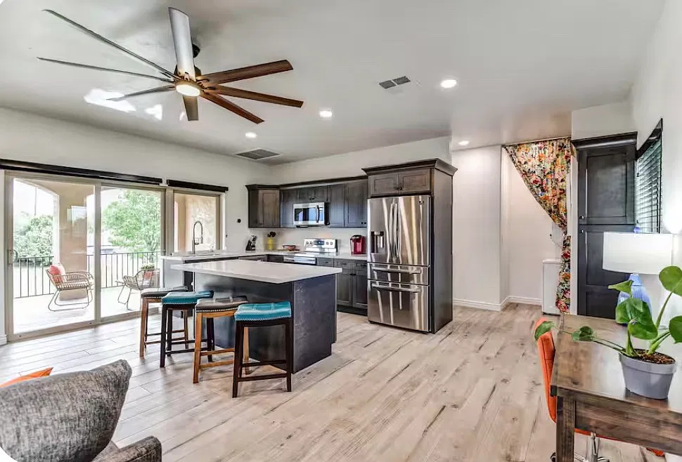 2 bed, 974 sqft, $2,400 — Photo 2