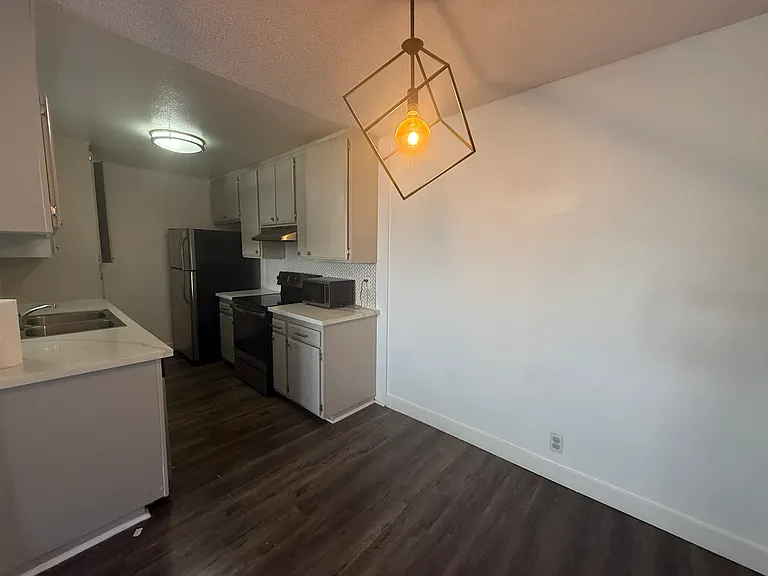 1420 North Mansfield Avenue - 205 — Photo 10