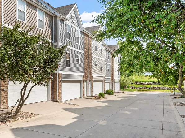 1113 Redstone Ln, Pleasant Hill, IA 50327