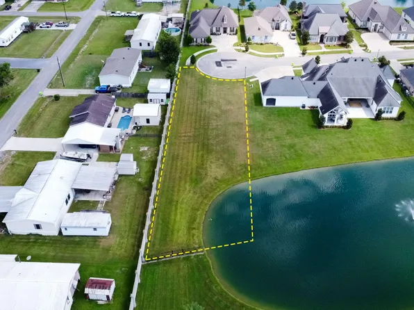 243 Bridgewater Pl, Breaux Bridge, LA 70517