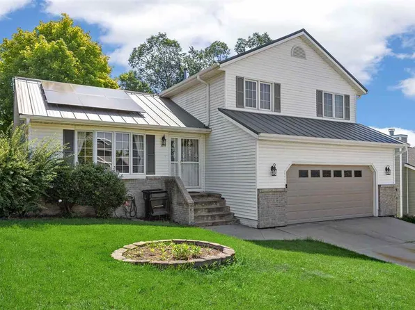 1711 Hamer Dr NW, Cedar Rapids, IA 52405