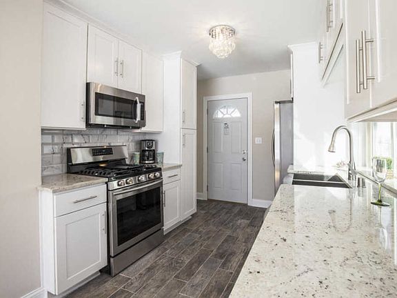 3rd image of 6210 W Stevenson St