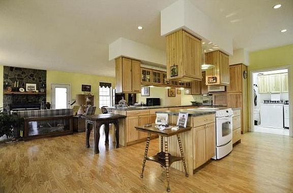 3rd image of 615 Green Lawn Ave