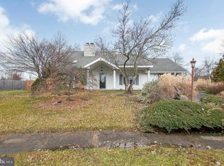 5 Holden Ct, Marlton, NJ 08053