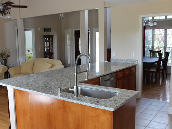 5th image of 207 Quail West Dr