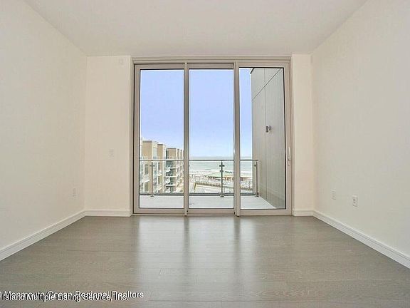 4th image of 30 Melrose Ter #612