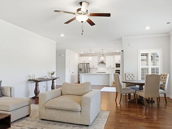 4th image of 218 Jubilee Cir