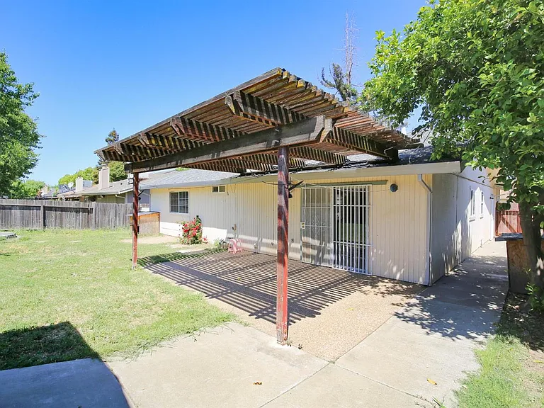 7830 Tierra Arbor Way — Photo 6