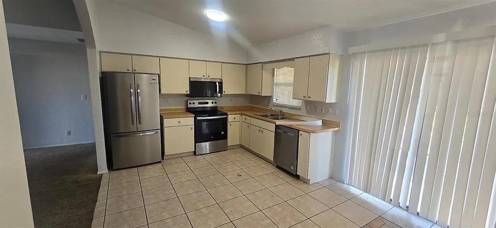 2 bed, 2.0 bath, 1002 sqft, $1,750 — Photo 4