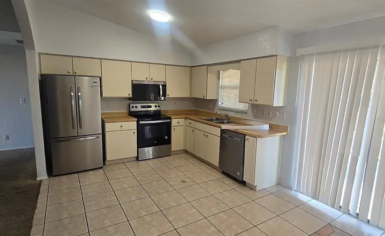 525 Altoona St NW — Photo 4