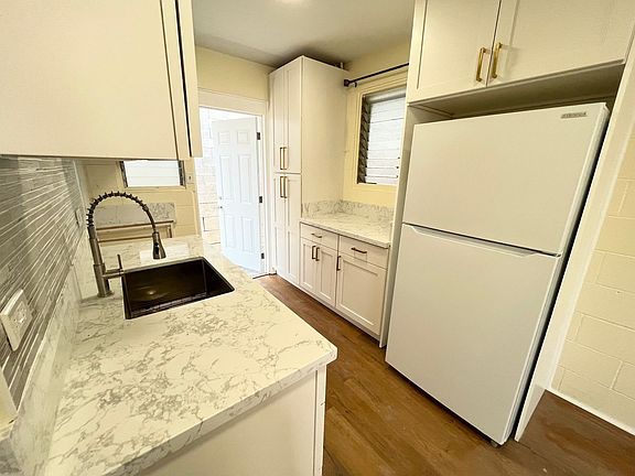 5th image of 918 Hikina Ln APT 4