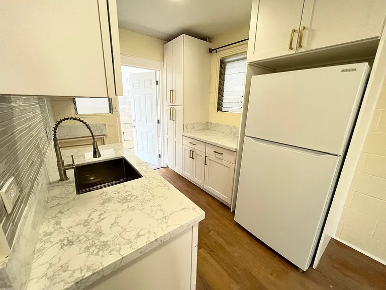 918 Hikina Ln — Photo 5
