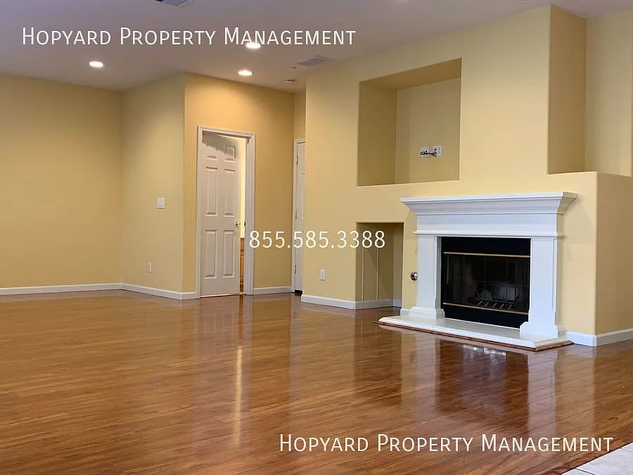 Beautiful 4 Bed, 3 Bath Home right next to Rubino Park! — Photo 3