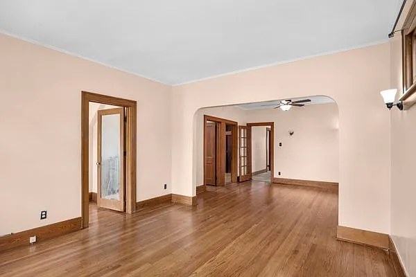 2139 Foster Ave — Photo 9