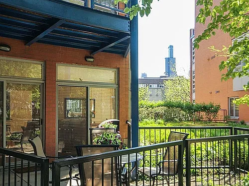 1141 W Washington Blvd #206 Photo 1