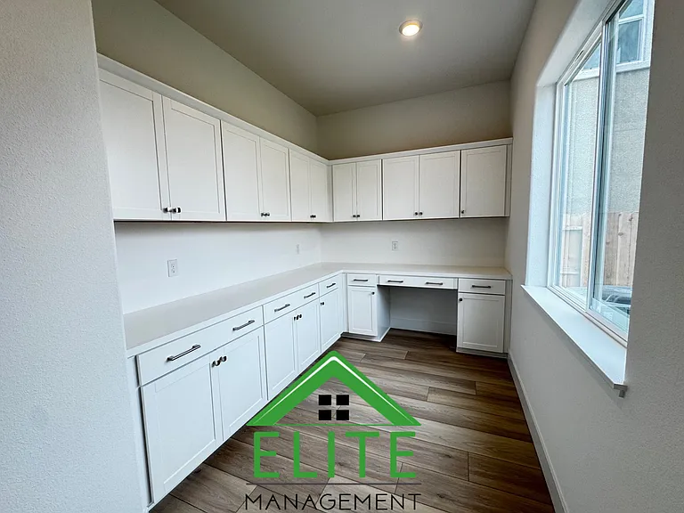 3041 Palo Alto St — Photo 12