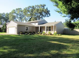 598 Chardonnay Ln, Crystal Lake, IL 60014