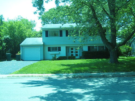 2nd image of 1020 N Castlewood Ln