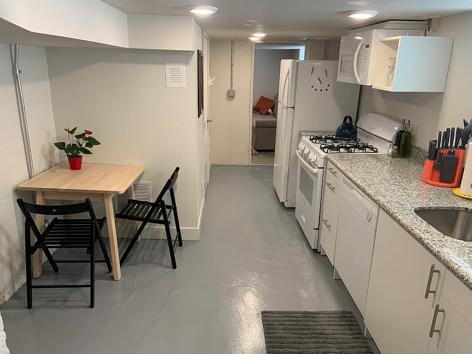 Full Kitchen Photo #3