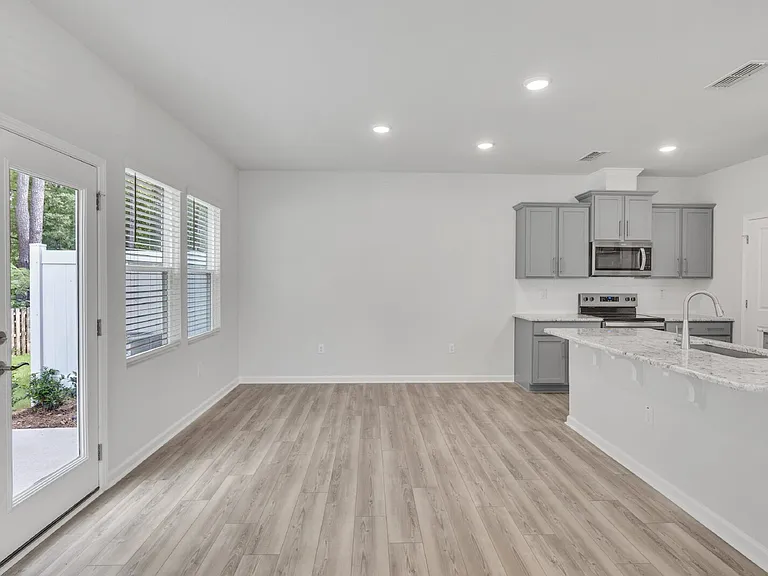 840 McKenzie Park Ter — Photo 14