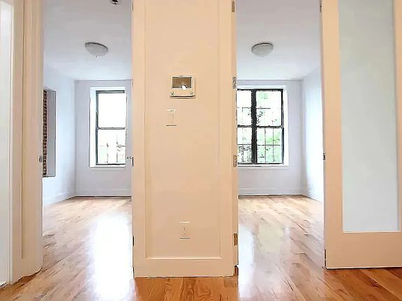 4th image of 2366 Pacific St #2C
