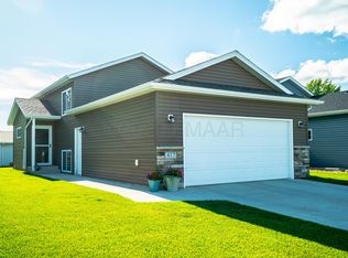 417 5th St E, Horace, ND 58047