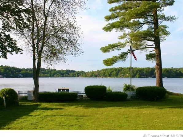 25 Hall Rd, Ellington, CT 06029