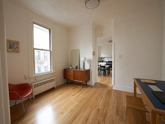 4th image of 317 Manhattan Ave