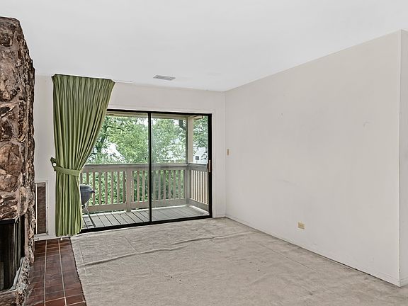 3rd image of 900 Surrey Dr #2B
