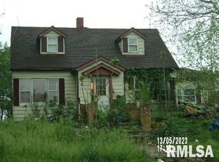 306 Railroad St, Forest City, IL 61532