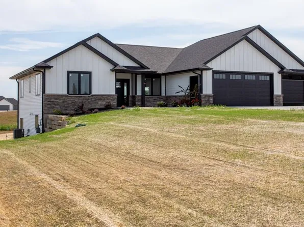 14368 Keegan Ct, Dubuque, IA 52002