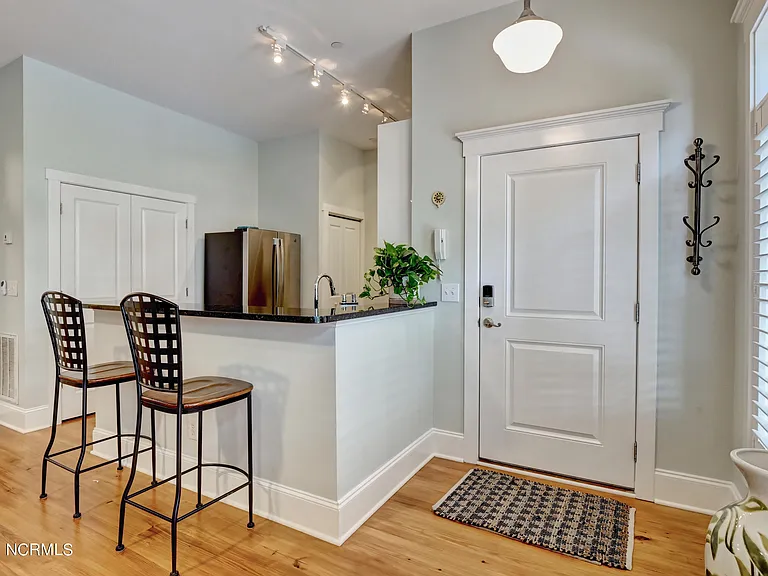715 N 4th St #302 — Photo 11