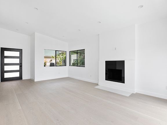5th image of 1747 Hollyvista Ave