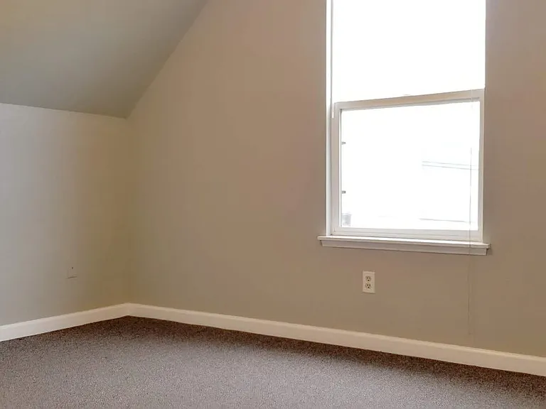 717 Adams St SE — Photo 8