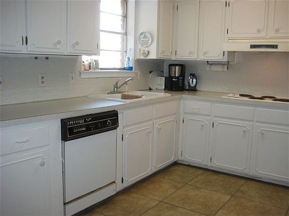 2nd image of 302 Bayou Dr