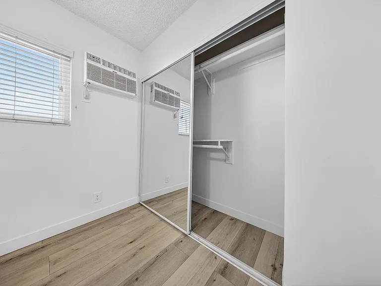 1815 N. Harvard Blvd — Photo 57