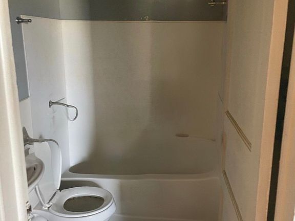 5th image of 4019 Center St