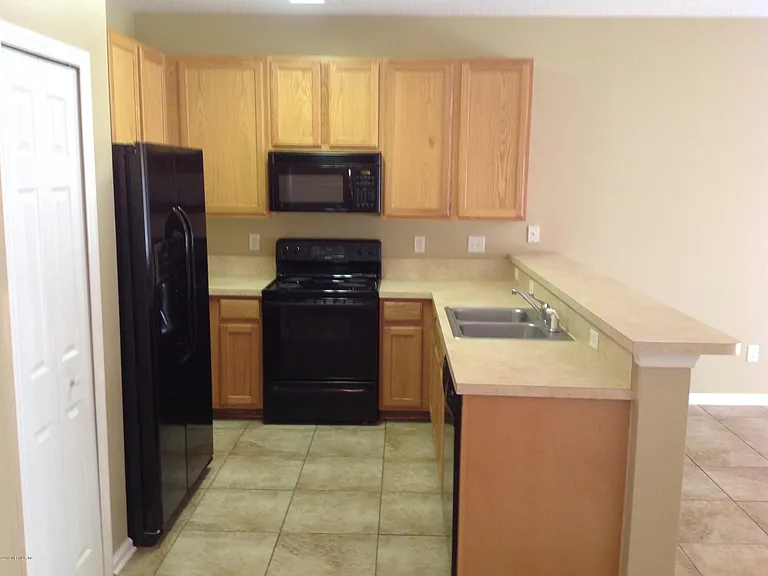 8584 Tower Falls Dr — Photo 8
